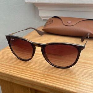 Ray-Ban Erika sunglasses in brown